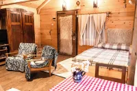 Charming 2-bedroom house with WiFi in Campulung Moldovenesc Hotels in 