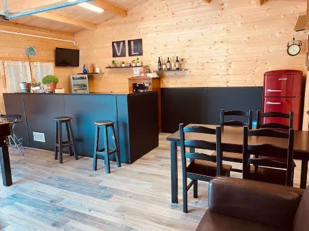 Villelay - House 4 with two bedrooms, bathroom and kitchenette and air conditioning. Отели в г. Каниделу