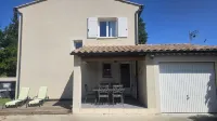 Peaceful house with pool, near Avignon