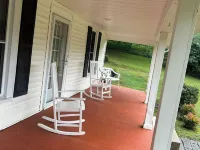 Charming 3-bedroom farmhouse with 2 full baths in a quiet country setting. Hotels in Giles County