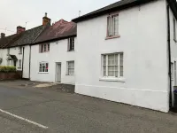 13 Guest Rooms 1602 Public House House Daily Cleaning House keeper Hotels in Shrewton