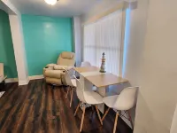 Beach Vibes 2-bedroom house 1 bath. with AC, WiFi in delightful St. Petersburg