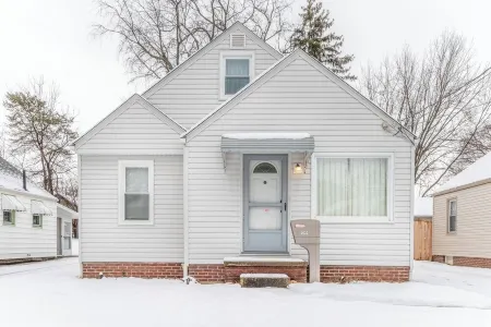 Charming 3-bedroom house in delightful Canton with WiFi, AC