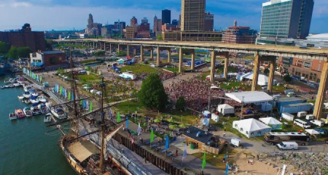 Downtown King Bed Suite- Very Walkable- Flexible Cancellation