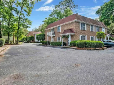 2-bedroom condo in charming Pensacola with AC, WiFi