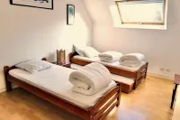 Pretty Breton stone house, 5 to 600 meters from the sea. Equivalent to 3 stars. Hotel a Larmor-Plage