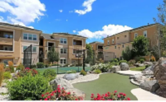 Modern 1Br Reno Retreat · Spring Views & Hot Tub فنادق في 