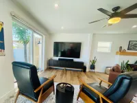 Modern Farmhouse, Lakefront Oasis Hotels in Nice