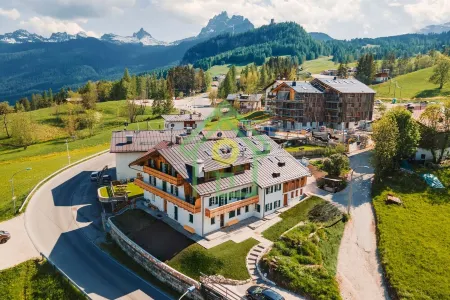 "Socrepes" Dolomiti Skyline Direct Reservations. Отели рядом с достопримечательностью «Пять Башен»