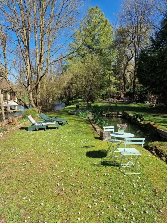 Maison Individuelle au Bord de la Rivière Отели в г. Берне