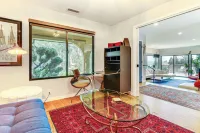 Private Pool & Large Deck: Modern Cotati Villa! - مسبح خاص