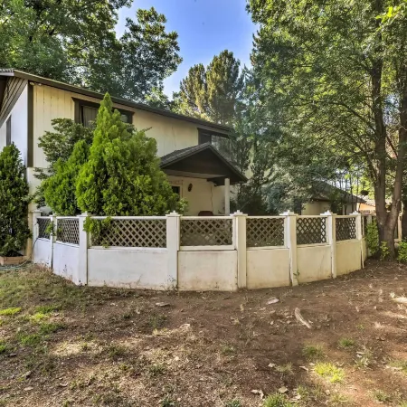 Patio & Yard: Dtwn Cottonwood Home!
