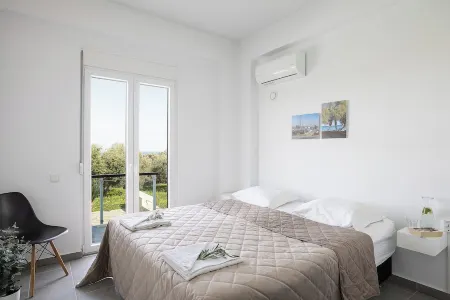 Villa Elies – Private Retreat Surrounded by Olive Trees