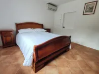 Maison Provençale de 350 m² Dans un Magnifique Parc Arboré Avec Piscine Hotels in Les Arcs