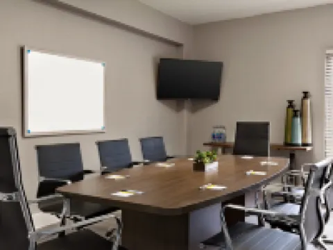 ハンプトン イン ウェイクロス ウェークロスのホテル