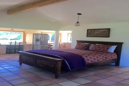 Tranquil Equestrian Retreat in Shadow Hills – Ideal for Extended Stays