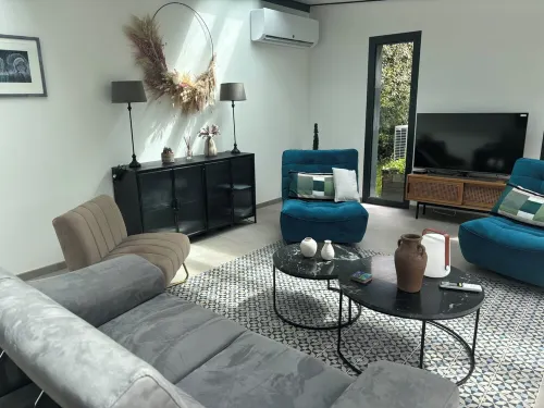 Maison Centre Ville de Saint-lo Quartier Calme Disposant dun Parc Arboré Hotels in Saint-Lo