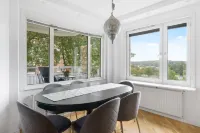 Beautiful apartment close to metro station, shops and amazing nature. Hotel a Botkyrka
