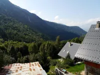 LA GRANGE - 2 VAST CHALET APARTMENTS (70m2) - ALPE D'HUEZ ACCESS