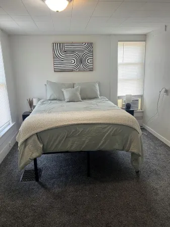 Charming 4-bedroom house with WiFi in Eau Claire near Water Street and Campus. Отели рядом с Региональный аэропорт Чиппева Вэлли