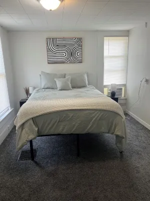 Charming 4-bedroom house with WiFi in Eau Claire near Water Street and Campus.