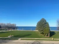 Beautiful 3-bedroom bayview townhome in downtown Menominee