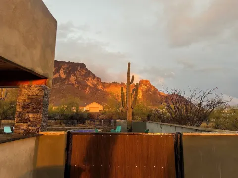 Spacious 5 bed/5 bath house at Superstition Mountains. Hiking. Pool. Spa. Views!