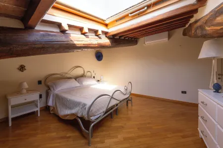 Elegant apartment with panoramic terrace in the historic heart of Pistoia