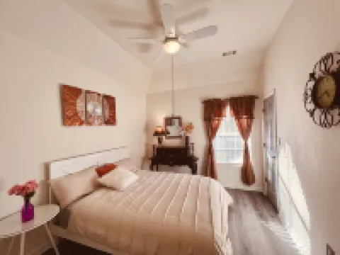 4 BR home quiet and peaceful Hotels in Chamblee