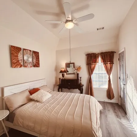 4 BR home quiet and peaceful
