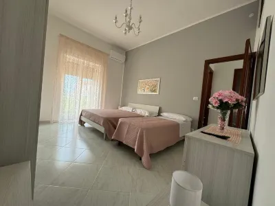Domus Caiazzo Villa Regina附近的飯店