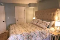 Lakefront Cottage at Crooked Lake, Indiana to sleep 10-12