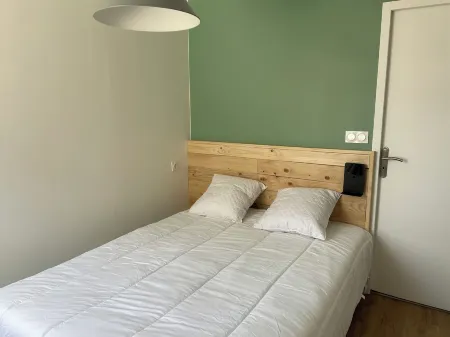 Apparently T2 equipped Отели в г. Сен-Симфорьен-д'Озон