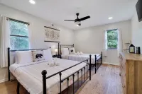 Unreal Mountain Views w/ Hot Tub Near Charming Jim Thorpe & Blue Mountain Skiing