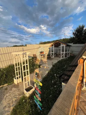 Charming 2-bedroom bungalow with WiFi, AC in serene Qechresh Hotels in Guba