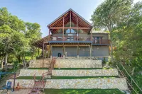Lakeshore Lodge in peaceful Granbury