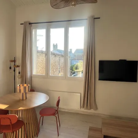 Apartment in the heart of downtown Отели в г. Шалан
