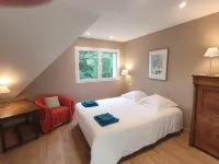 Spacious & bright new villa in forest, close to downtown, golf courses and beach