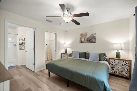 Charming 3-bedroom house in peaceful Ocala with WiFi, AC