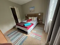 West Riviera - Centrally Located Apartment close to the beach with breakfast.