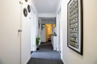 Milton Keynes Central 3BR close to theatre and Santander | Free Parking, WiFi