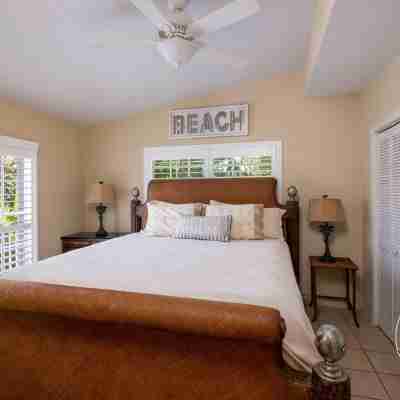 Casa Del Pirata / 3 bed / 2 ba Canal Home in Islamorada Rooms