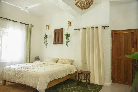 African funhouse:  3bedroom villa with a creek view, pool, jacuzzi & lot more...