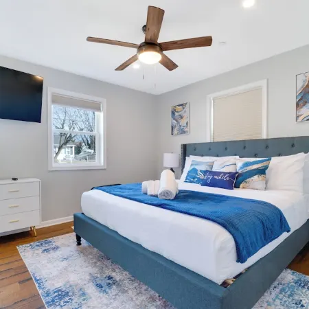 Family/Group Retreat Near USNA stadium & Downtown Annapolis; Private yard