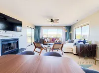 Quiet Island Getaway for 8