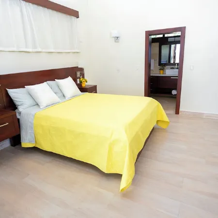 Oceanview Luxury Villa, 6 bedrooms, WiFi, AC, breakfast Preparation included