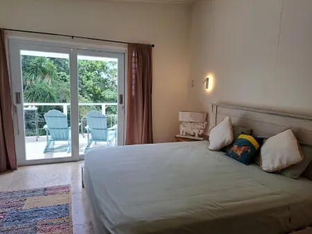 Splendid villa with private pool near the beach