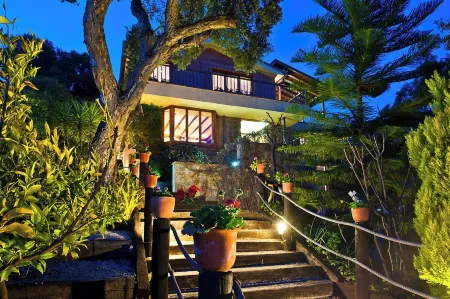 Fantastic house with sea views