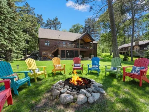 Spacious 3-bedroom house on charming Nisswa Lake Hotels in Nisswa