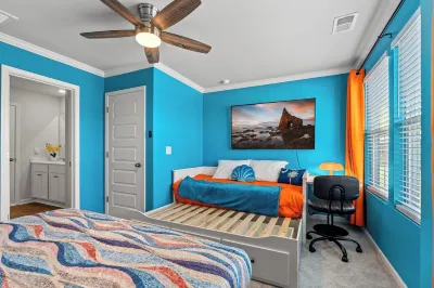 Central location Modern Lakefront 2 king-Suite 3 Bedroom 3 Full Bathroom Hotel dekat Murray Law Offices, PA